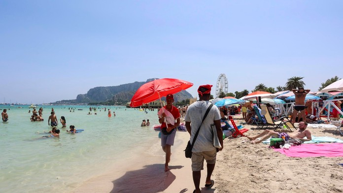 Stredomorie v zajatí tepelnej kupoly. V Taliansku môže padnúť európsky rekord, Grécko zavádza mimoriadne opatrenia