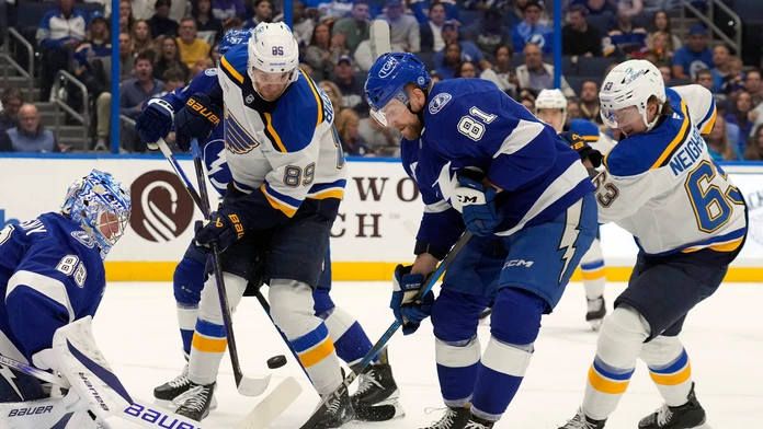 Erik Černák v zápase proti Buffalu Sabres