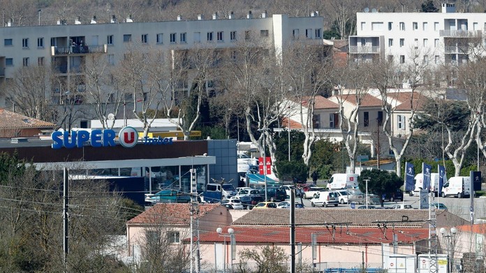 Dráma v supermarkete trvala približne tri hodiny. 