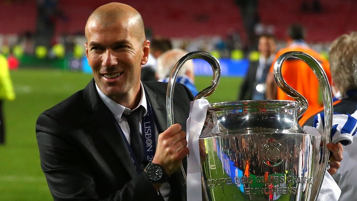 S trofejov zápozoval aj asistent trénera Carla Ancelottiho Zinedine Zidane.