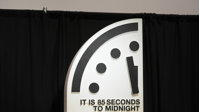 Ľudstvo sa priblížilo ku globálnej skaze. Ručička Hodín posledného súdu sa posunula smerom k polnoci