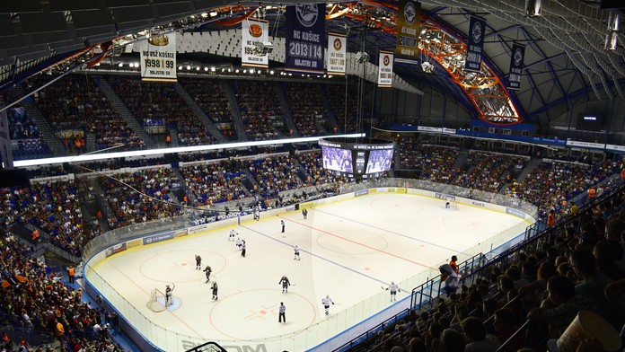 Na snímke vypredaná košická Steel Arena v prípravnom hokejovom zápase HC Košice -  HC Slovan Bratislava.