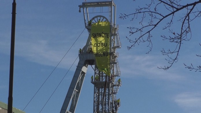 Greenpeace na veži.