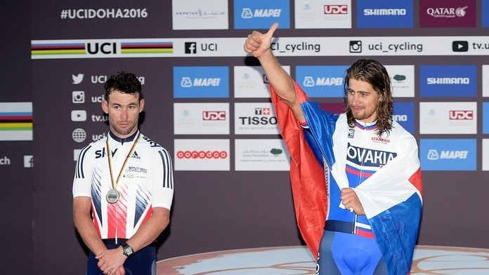 Mark Cavendish a Peter Sagan na pódiu.