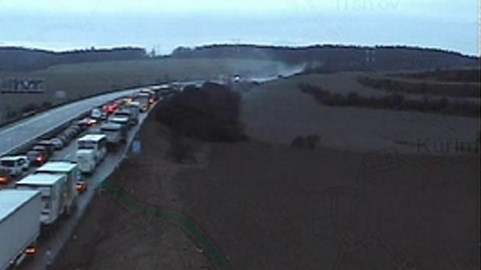 Prevrateny kamión s kyselinou.jpg