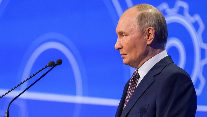 Putin žiada zastavenie vojenskej pomoci pre Ukrajinu. Zdroj z Kremľa tvrdí, že tým podmienil dohodu o prímerí