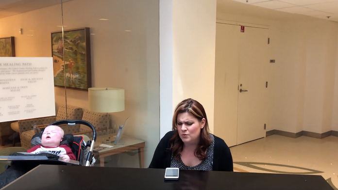 Abby si užívala chvíľku so synom Lincolnom. 