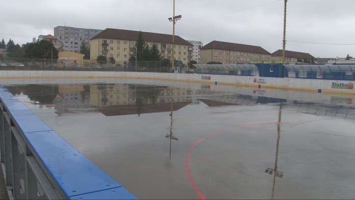 Namiesto klziska majú vodnú plochu. V Stropkove čakajú na ochladenie ako na spasenie