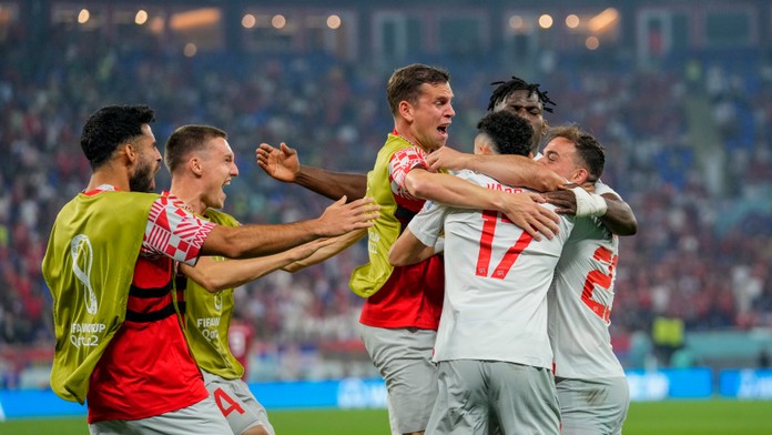 Mitrovič s Vlahovičom svoje splnili, ale ich obrat nestačil. Srbov tak v skupine opäť stopli Švajčiari