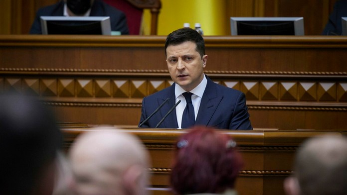 Na snímke ukrajinský prezident Volodymyr Zelenskyj hovorí v parlamente 1. februára 2022.
