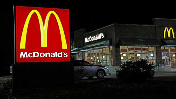 Na archívnej snímke zo 14. februára 2018 reštaurácia spoločnosti McDonald's v americkom Ridgelande.
