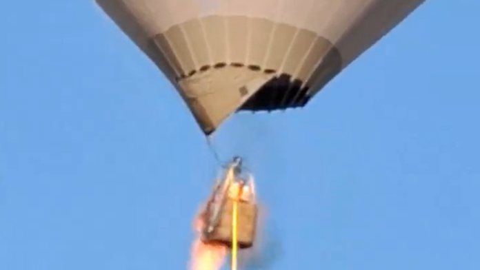 VIDEO: V Mexiku vzbĺkol teplovzdušný balón. Turisti vyskakovali z horiaceho pekla