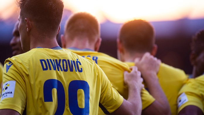 Kouč Dunajskej Stredy Peter Hyballa v odvete 1. predkola EL na pôde Cracovie Krakov.