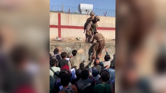 Letisko v Kábule strážia vojaci