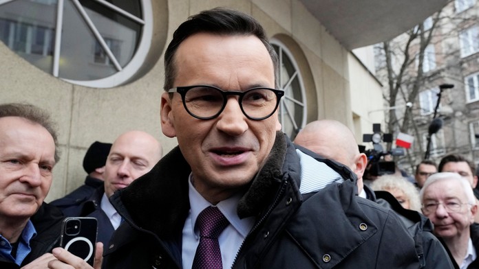 Poľského expremiéra Morawieckého obvinili zo zneužitia právomocí
