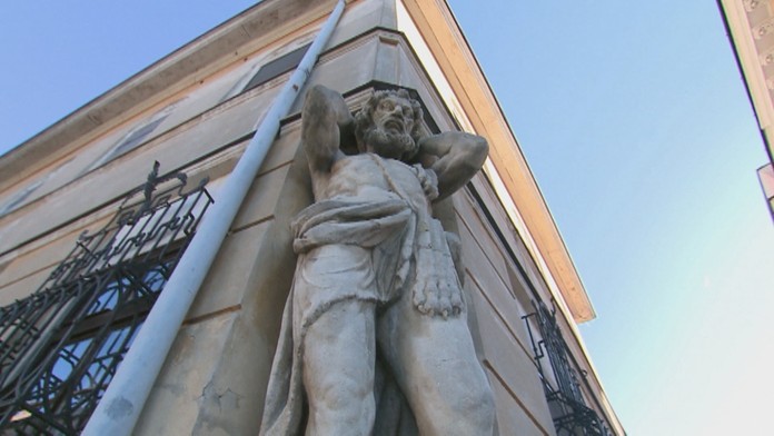 Socha Corgoňa pod nitrianskym hradom.