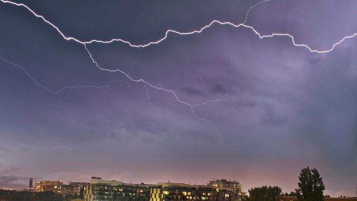 Búrka v Bratislave.