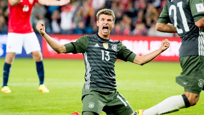 Nemec Thomas Müller sa raduje z gólu v nórskej sieti v kvalifikácii MS 2018.