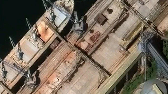 Ruská loď priplávala do Sýrie s ďalším obilím údajne ukradnutým na Ukrajine.