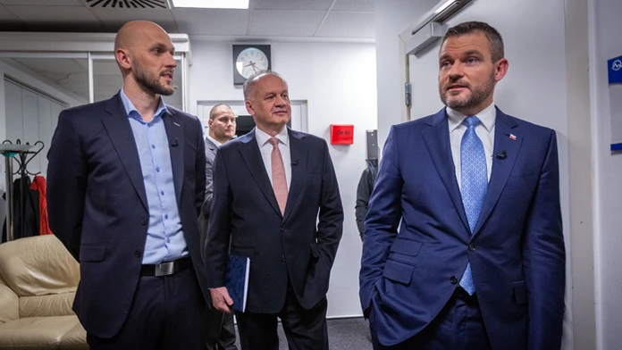 Líder ĽSNS Marian Kotleba pred predvolebnou debatou na TV Markíza.
