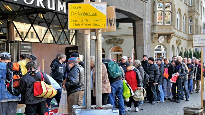 Kňaz rozdáva jedlo bezdomovcom, mesto ho pokutuje. Spor skončil na súde