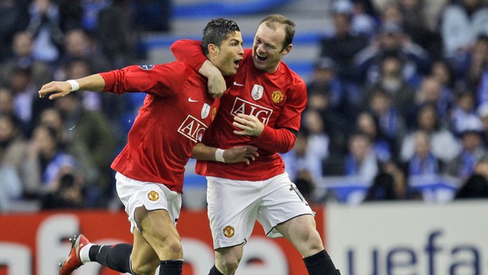 Cristiano Ronaldo s Waynom Rooneym na archívnej snímke.