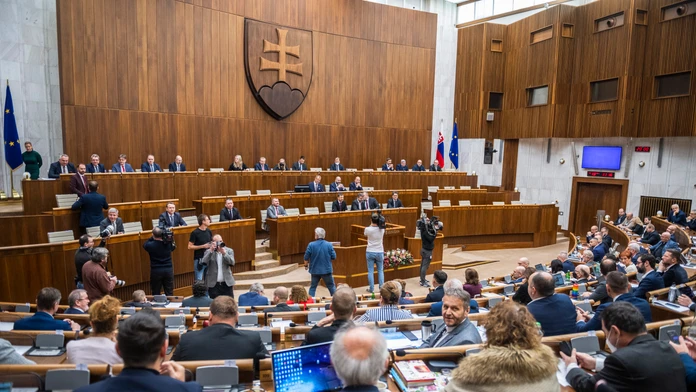 Poslanci neotvorili schôdzu k našim stíhačkám pre Ukrajinu
