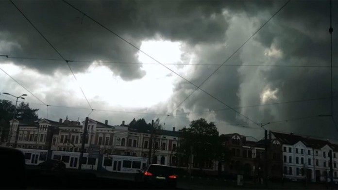 Tornádo zranilo v severnom Nemecku desiatky ľudí, v Hamburgu zabilo muža.