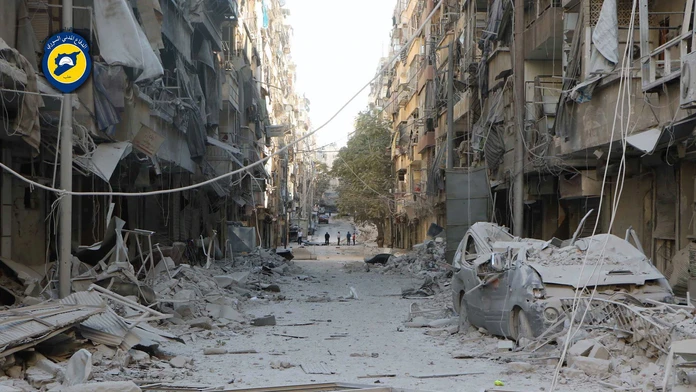Zničené budovy po leteckých útokoch v sýrskom meste Aleppo