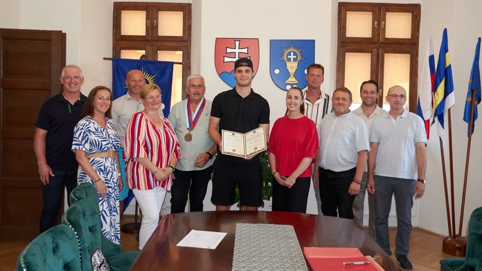 Slafkovského čakala v slovenskej obci výnimočná pocta. Podarilo sa mu to ako prvému