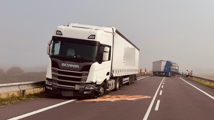 Pri Hornej Štubni sa zrazil kamión s autom. Rýchlostnú cestu uzavreli