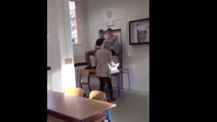 Učiteľku všemožne trápili.