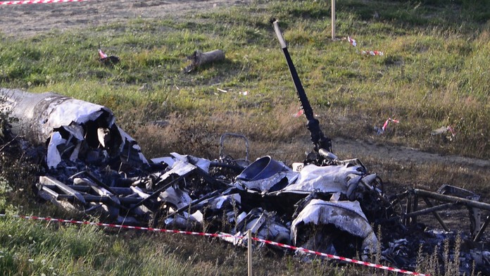 Na snímke vrak havarovaného vojenského vrtuľníka, ktorý sa zrútil pri obci Hradisko v okrese Prešov v utorok 28. júla 2015..jpg