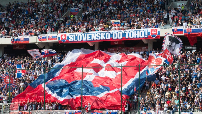 Fanúšikovia na zápase Slovensko - Česko.