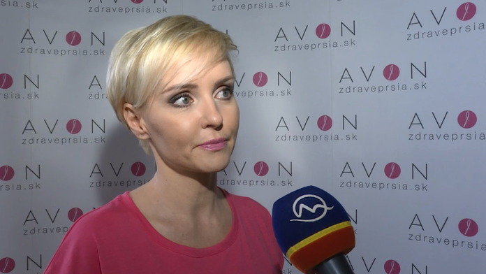 Protestujúci proti rozpusteniu ĽSNS.