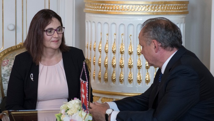 Kandidátka SNS na pozíciu ministerky školstva Martina Lubyová a prezident Andrej Kiska