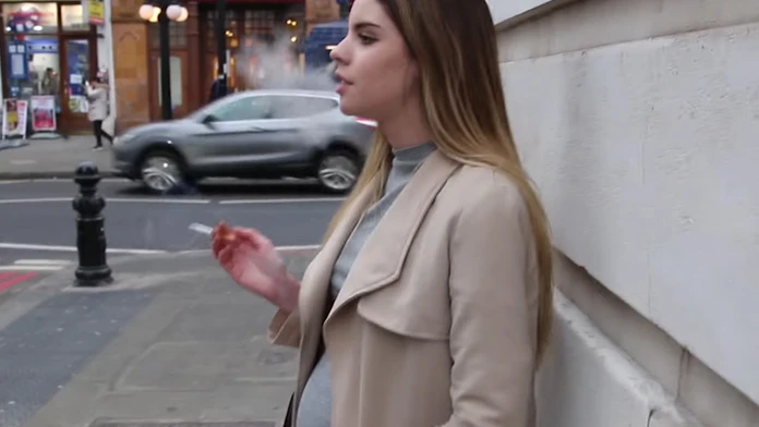 Zapálili by ste tehotnej žene cigaretu? Takto dopadol sociálny experiment
