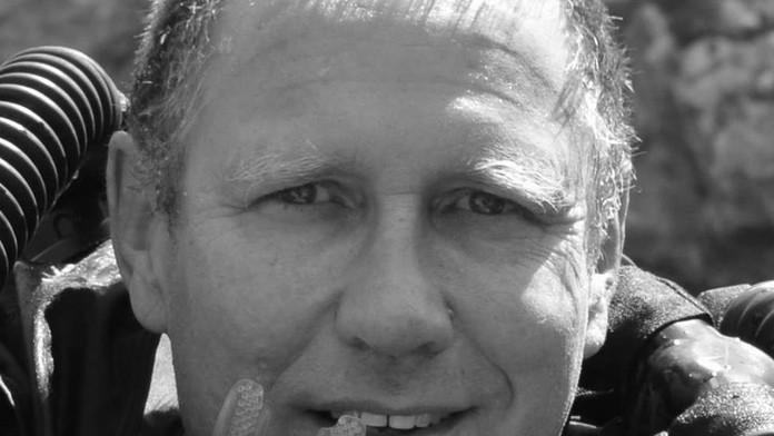 Doktor Richard Harris zostal s chlapcami v thajskej jaskyni