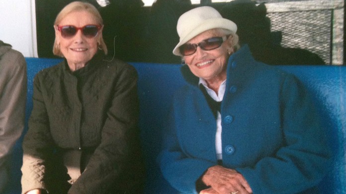 Na snímke sestry-dvojičky Martha Youngová Williamsová (vľavo) a Jean Youngová Haleyová.