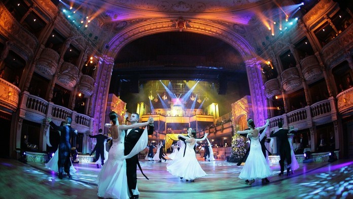 Prvý valčík na Plese v opere