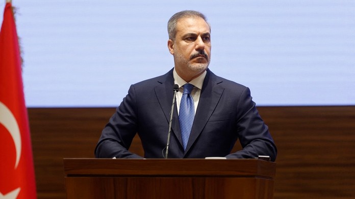 Sme na rázcestí. Buď bude trvalý mier alebo svetová vojna, vyhlásil turecký minister