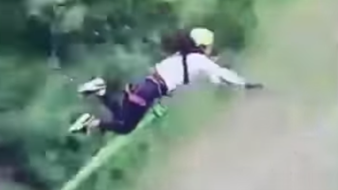 Pár sekúnd pred dopadom. 