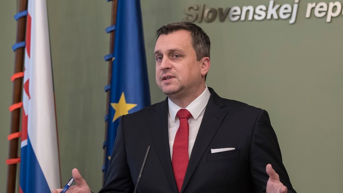 Muži sa pokúšali vykradnúť zaparkovanú dodávku.