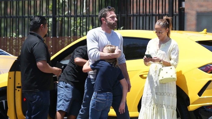 Desaťročný syn Bena Afflecka spôsobil dopravnú nehodu. V Lamborghini narazil do zaparkovaného BMW