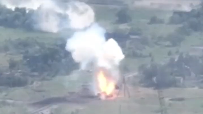 VIDEO: Ukrajinci úspešne zdemolovali ďalší ruský tank. Neodpustili si k tomu trefný komentár