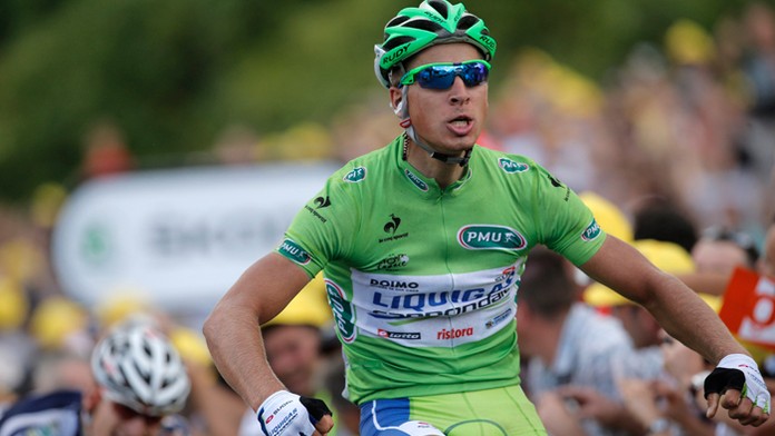 Peter Sagan víťazí 6. júla 2012 pred Nemcom Andre Greipelom v 6. etape Tour de France na trati z Epernay do Metzu. 