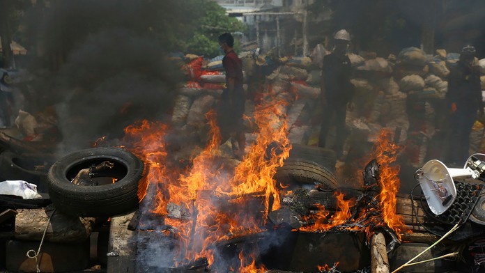 Protesty tak pokračujú aj deň po zabití vyše 100 ľudí