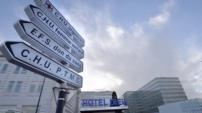 Podozrivé úmrtia vyšetrujú v tejto nemocnici v Nantes.