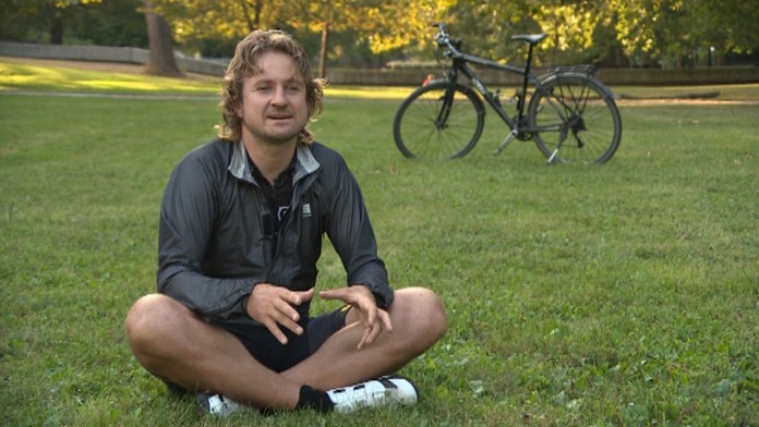 Cyklistický cestovateľ okolo sveta Karol Voltemar.