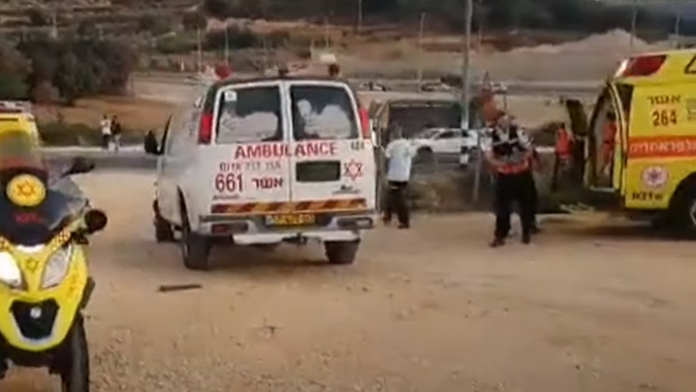 Päť ľudí zahynulo v Izraeli pri havárii autobusu s mládežou